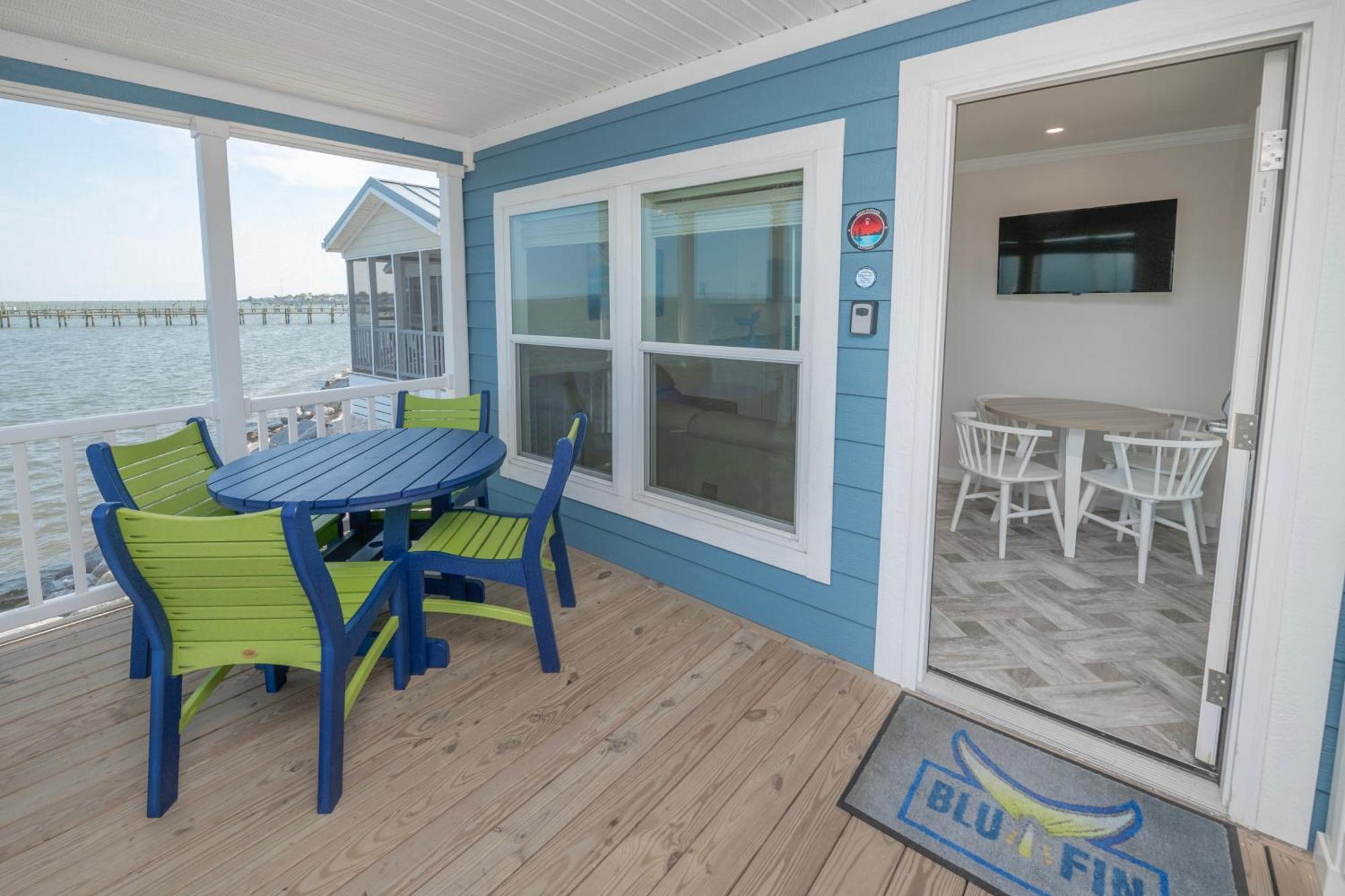 Blufin Bungalows & Marina 친커티그 객실 사진